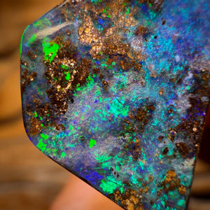 10,3 ct – Queensland Boulder Seam Opal. Riffmuster