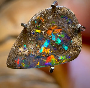 Auction Fall-Through = Your Gain! 🔥 Now More Than 50% Off RRP 🚨 1.75cts - Electric Fire Queensland Boulder Seam Opal