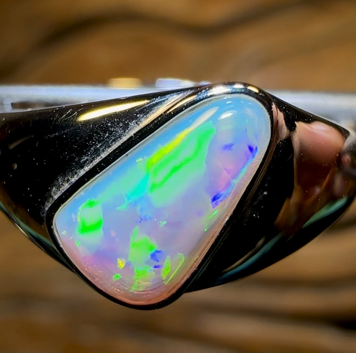 Auction Fall-Through = Your Gain! 🔥 Now 50% Off RRP 🚨  14k White Gold - Solid South Australian Crystal Unisex Opal Ring