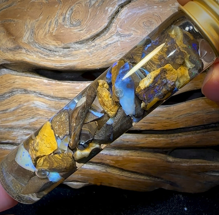 🔨 AUCTION 🔨 157.5cts - Vial of Boulder Opal Rough