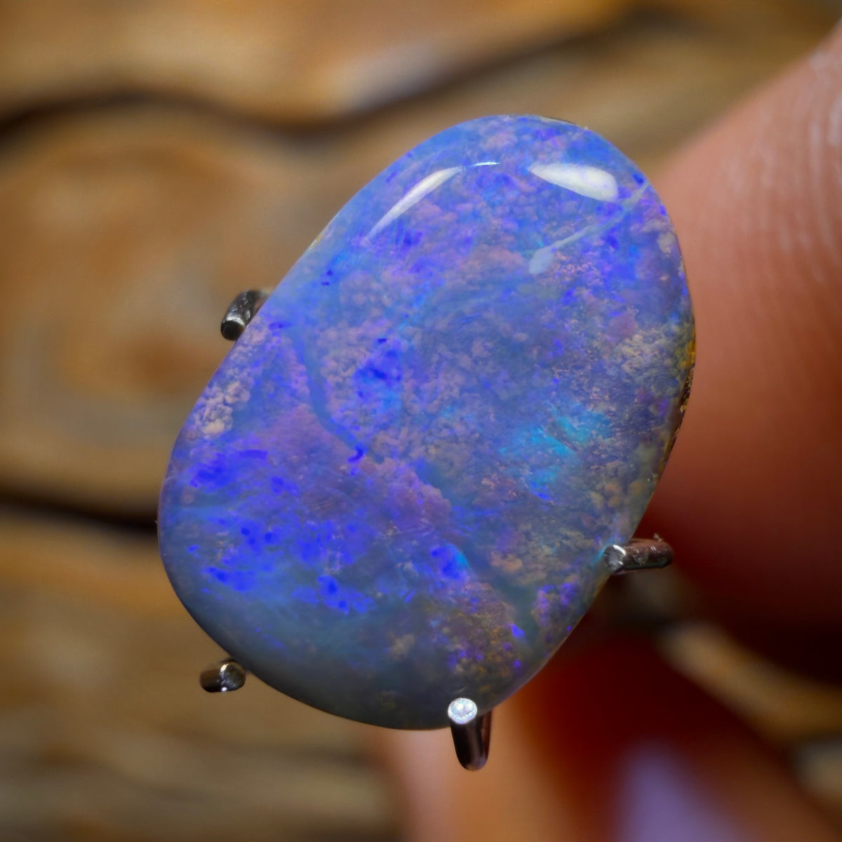 2.8cts - Queensland Boulder Seam Opal. Australian Opal