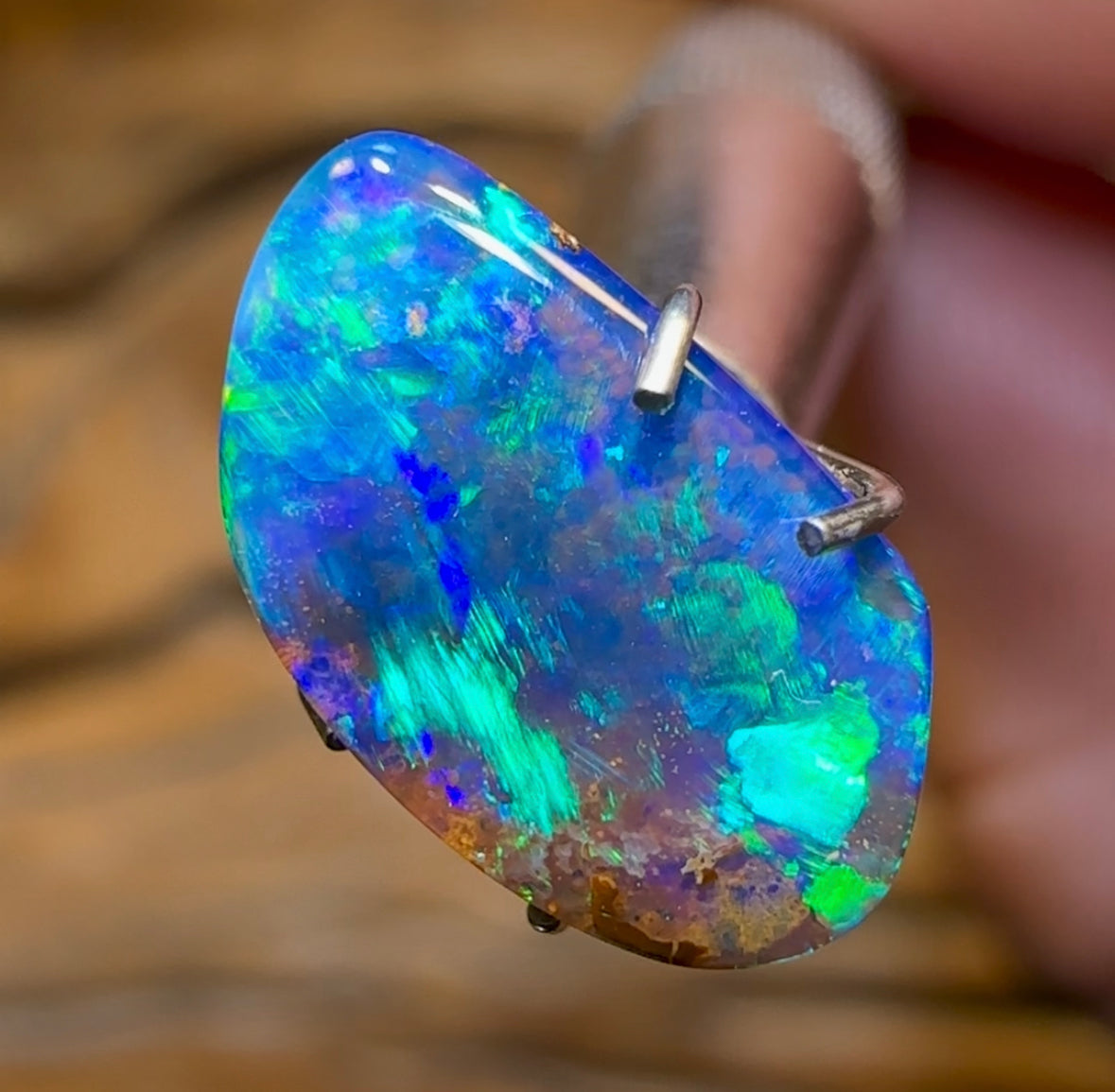 1.9cts - Amazingly Bright Winton Seam Opal. Australian Boulder Opal - Opal Whisperers