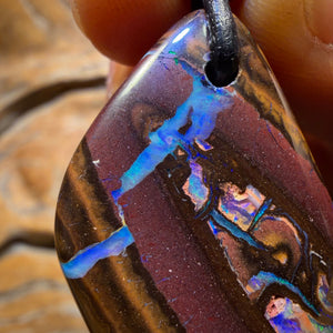 39 x 24mm - Gebohrte Tribal Queensland Boulder Opal Halskette
