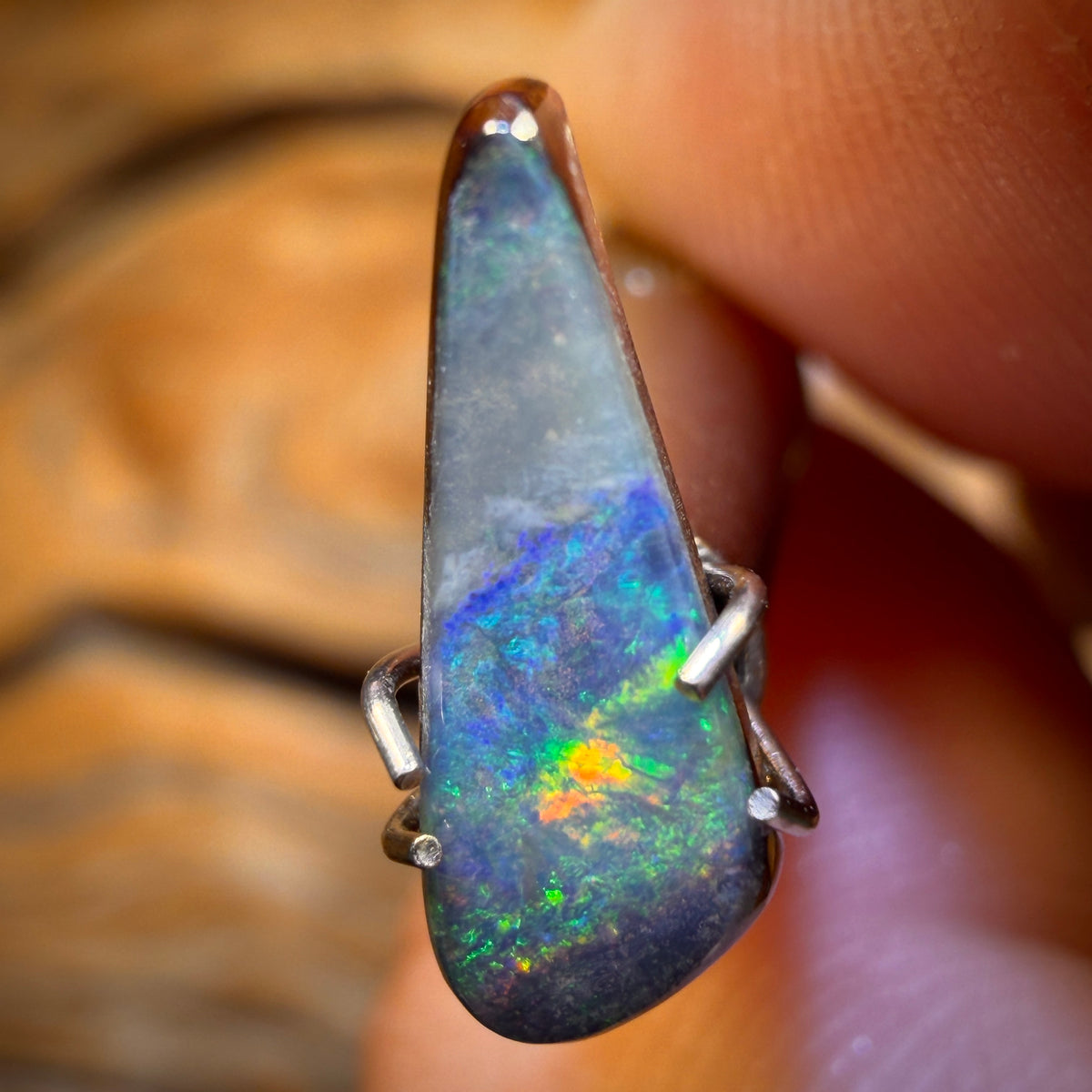 1,4 ct – Australischer Boulder-Seam-Opal