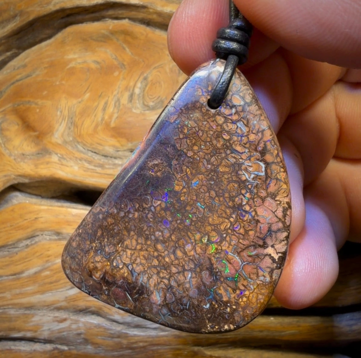 Collier en opale boulder du Queensland, style tribal, percé, 44 x 32 mm