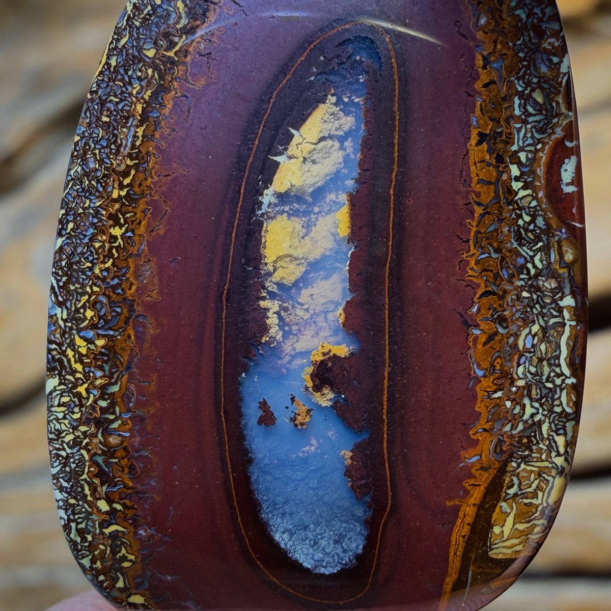 40,5 Karat – Yowah-Nuss mit Kristallkern-Opal. Australischer Boulder-Opal