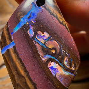 39 x 24mm - Gebohrte Tribal Queensland Boulder Opal Halskette