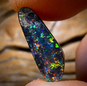 3.9cts - Banger! Queensland Boulder Black Opal. Multicolours!