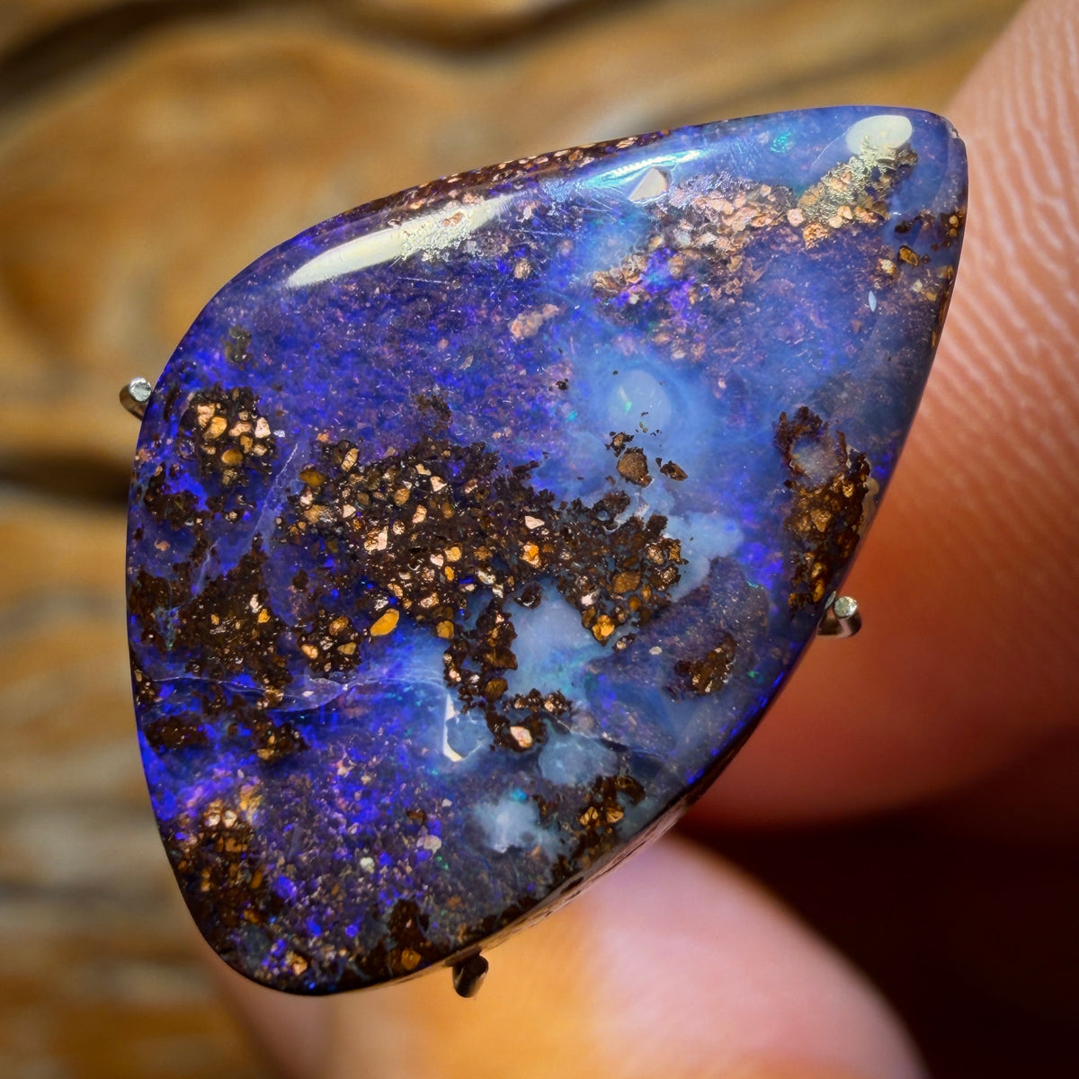 9.1cts - Queensland Boulder Seam Opal. Australian Opal