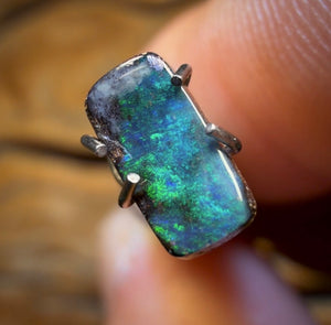 0.7cts - Queensland Boulder Seam Opal from Winton. Australian Opal
