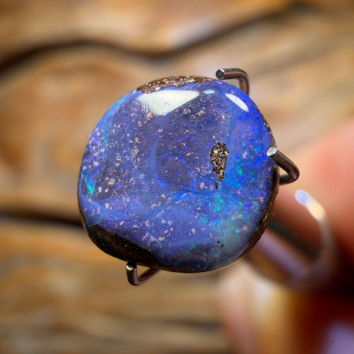 2.5cts - Queensland Boulder Seam Opal. Australian Opal
