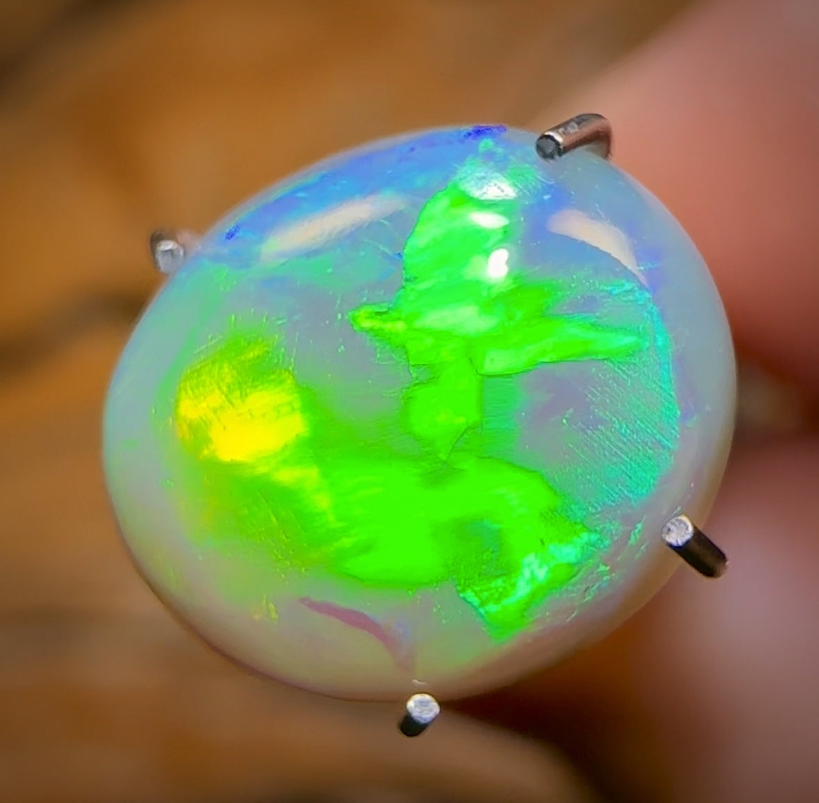 2.4cts - “Green flash 3” GEM Lightning Ridge Dark Opal
