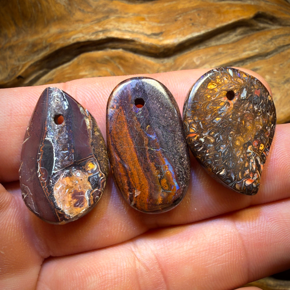 84,6ct – 3x gebohrte Queensland Boulder Opale. Günstiges Großhandelspaket