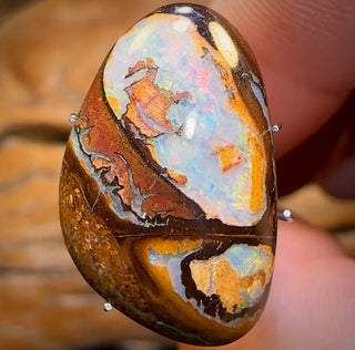 13,1 ct – Seltener Yowah-Nuss-Kristall-Opal im Zentrum