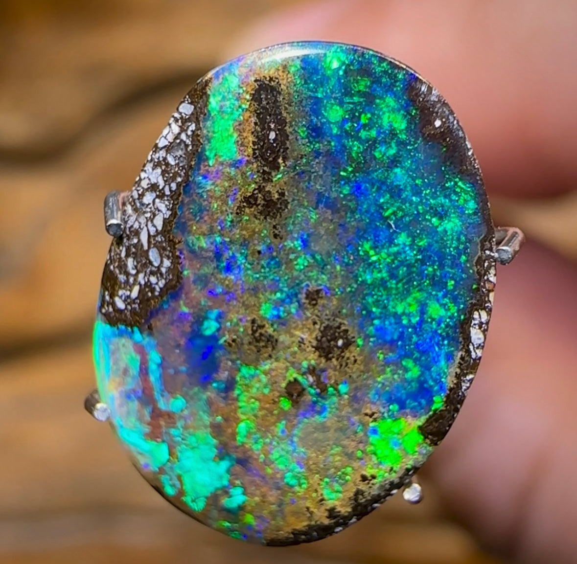 3.9cts - Gorgeous Queensland Boulder Seam Opal - Opal Whisperers