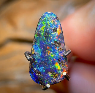 0,95 ct - Opale de qualité supérieure du Queensland (boulder fimeal).