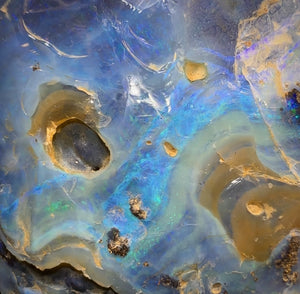 916g - HUGE Queensland Boulder Seam Opal Rough Specimen