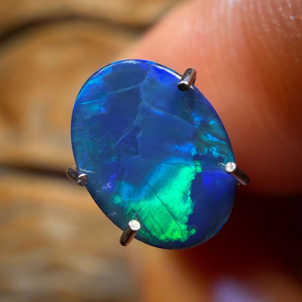 0.8cts - Australian Boulder Opal Doublet