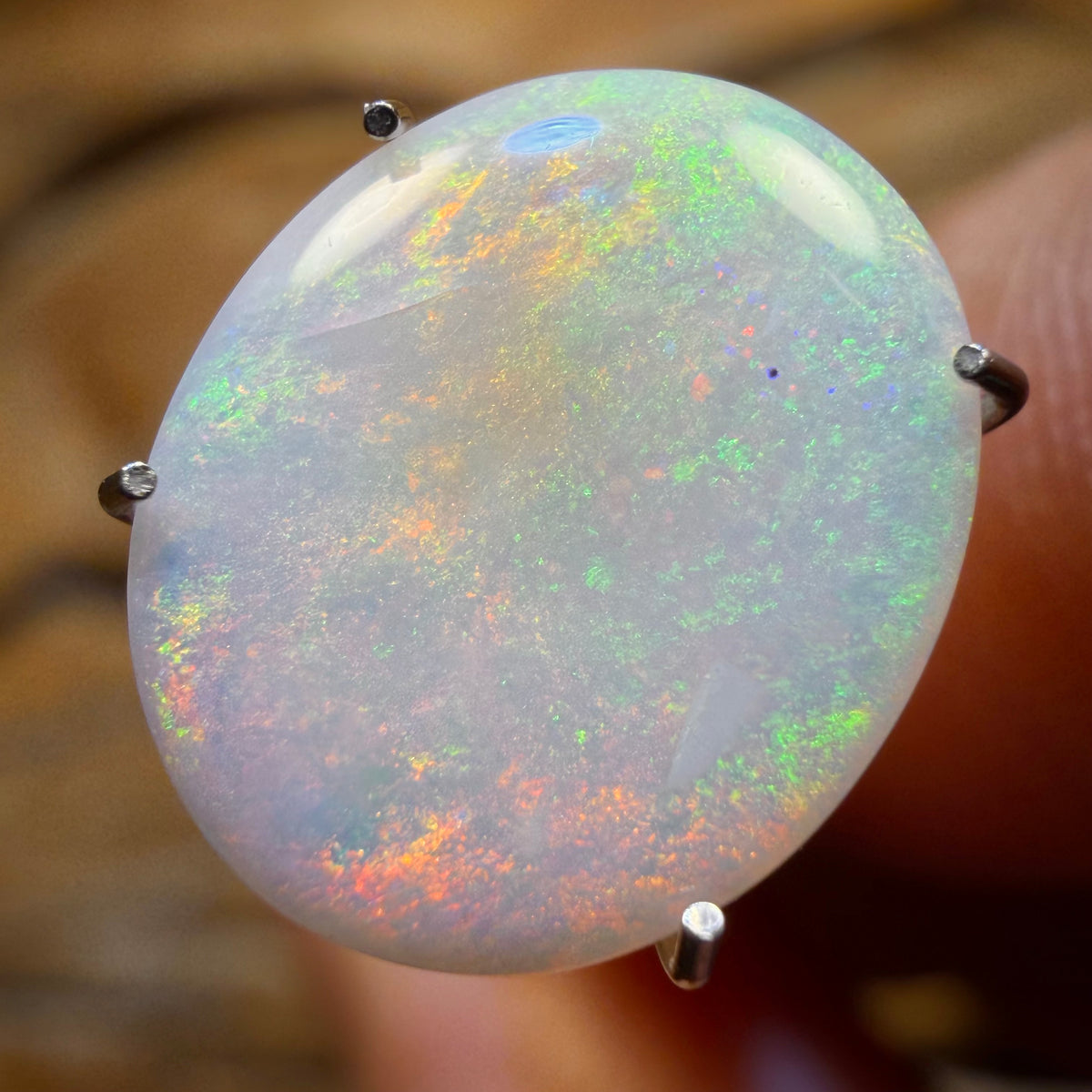 Auktion Nr. 2,3 ct - Südaustralischer Weißer Opal aus Coober Pedy
