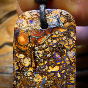 35 x 22 mm – Gebohrte Stammes-Boulder-Opal-Halskette aus Queensland