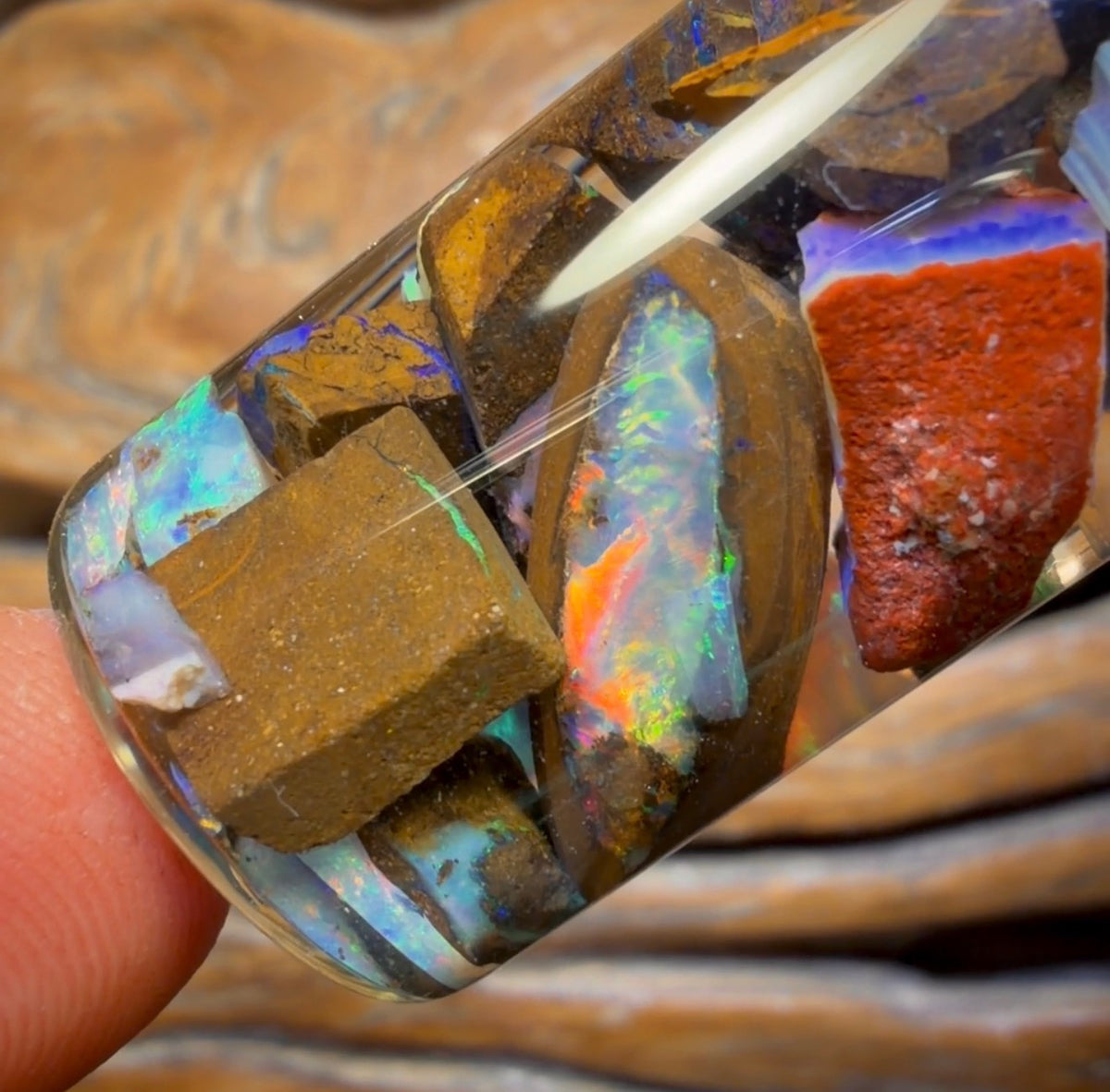 117,4 ct – TOP-Fläschchen mit gemischtem australischem Boulderopal-Rohmaterial