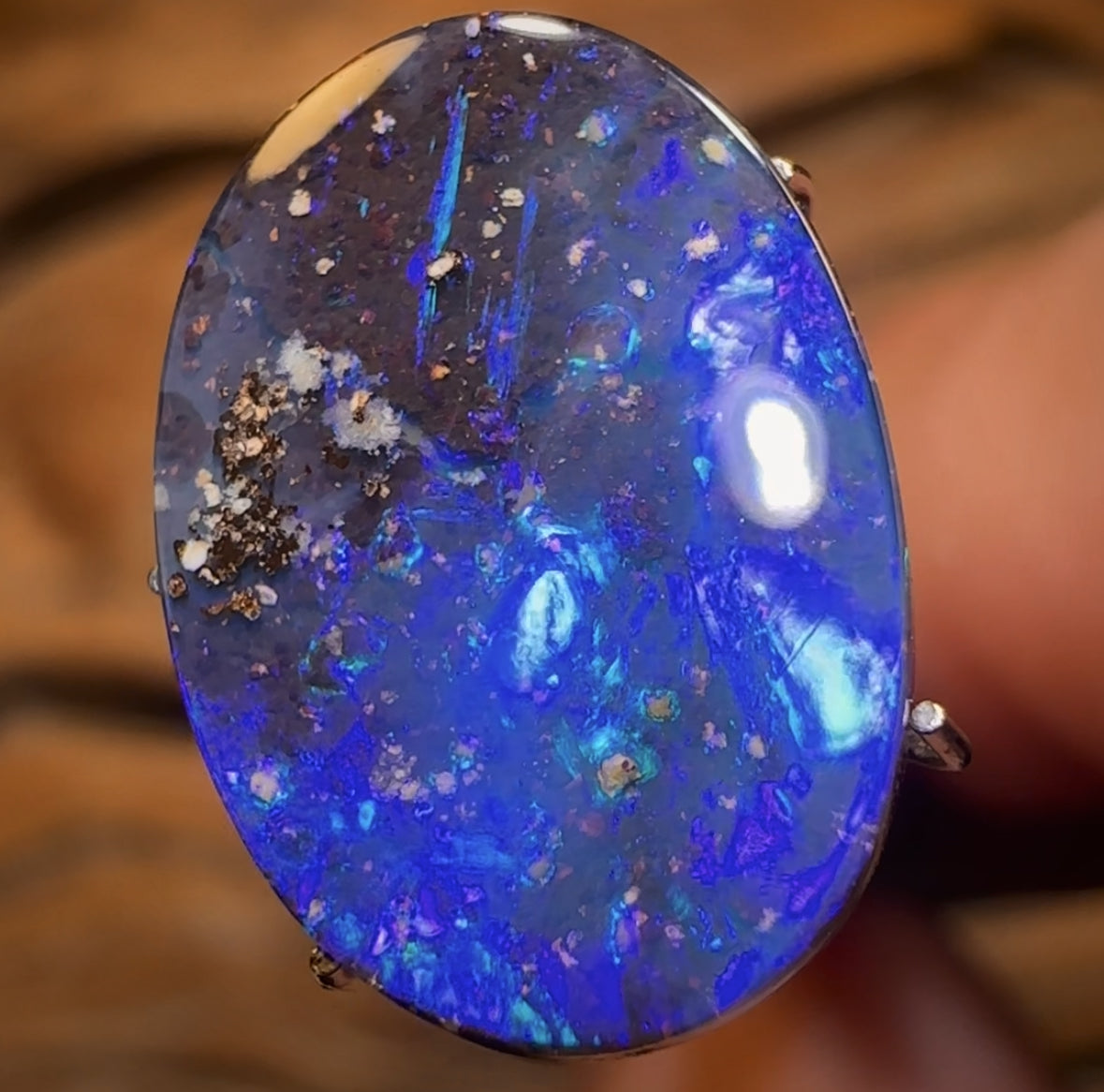 5.6cts - Queensland Boulder Seam Opal