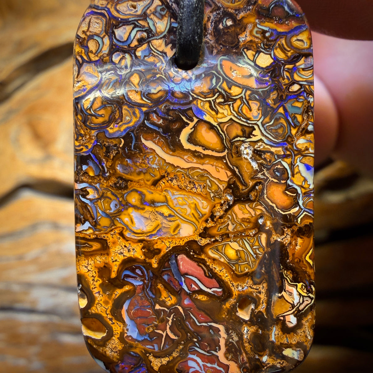 35 x 22 mm – Gebohrte Stammes-Boulder-Opal-Halskette aus Queensland