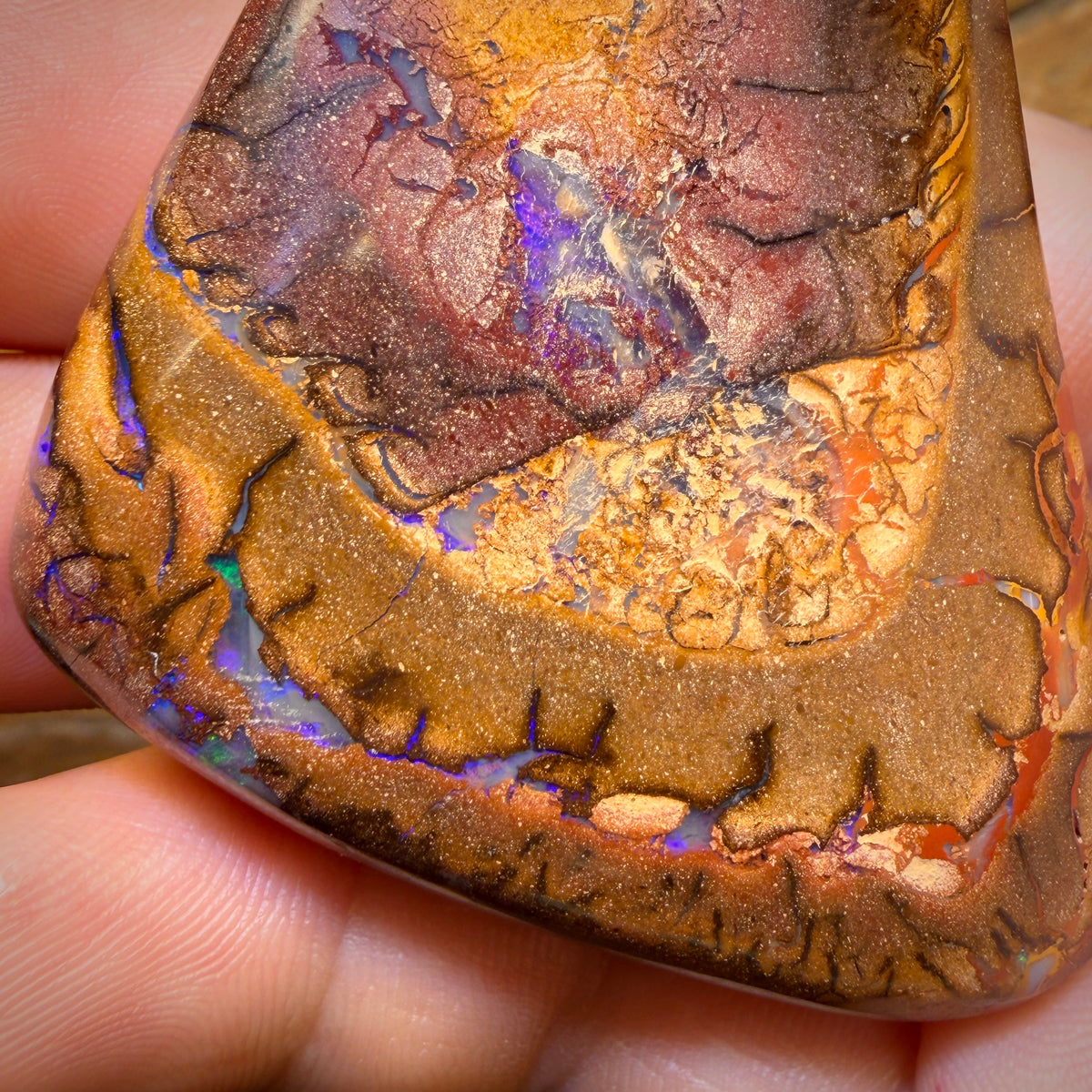 344,2 cts - Opale boulder australienne tribale massive couleur beige. Double face.