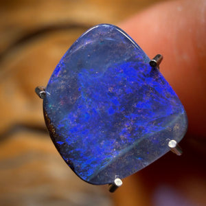 Bargain Card! 1.5cts - Australian Boulder Seam Opal
