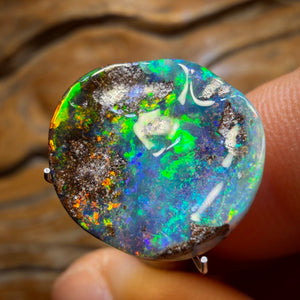 8.9cts - Top Australian Boulder Seam Opal from Winton