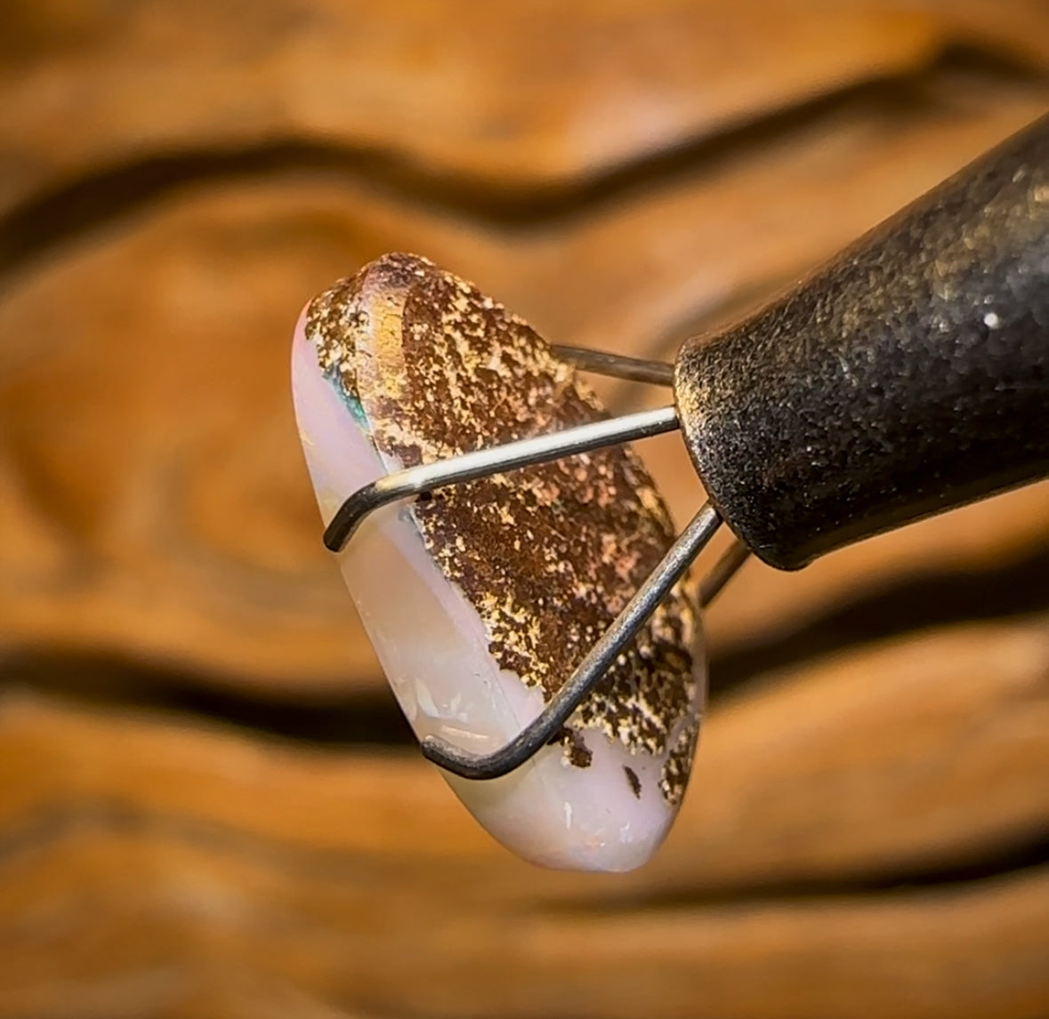 2.6cts - Queensland Boulder Seam Opal