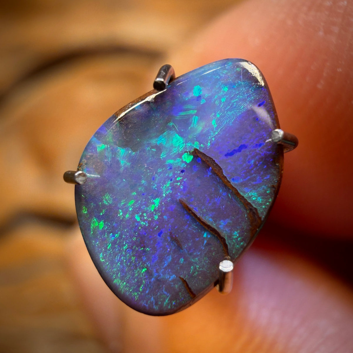 0.9cts - Queensland Boulder Seam Opal from Winton