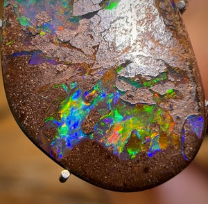 5.3cts - Queensland Boulder “Bright Bubble Band” Opal