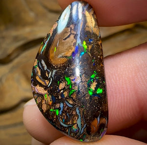 24.6cts - Australian Boulder Opal. Tribal Pattern