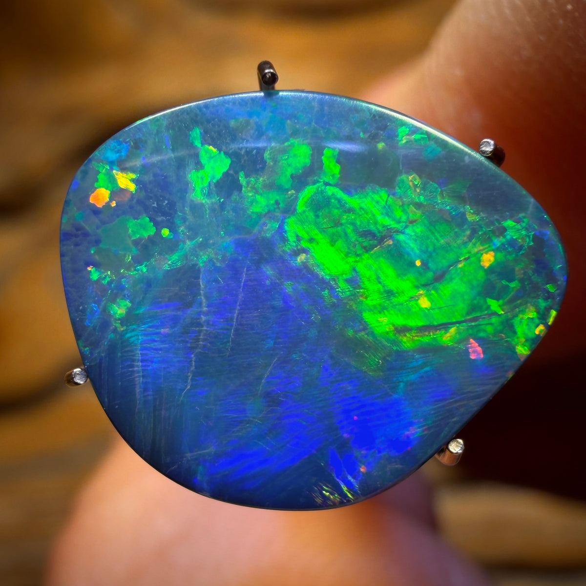 3.6cts - Lightning Ridge Opal-Doublette