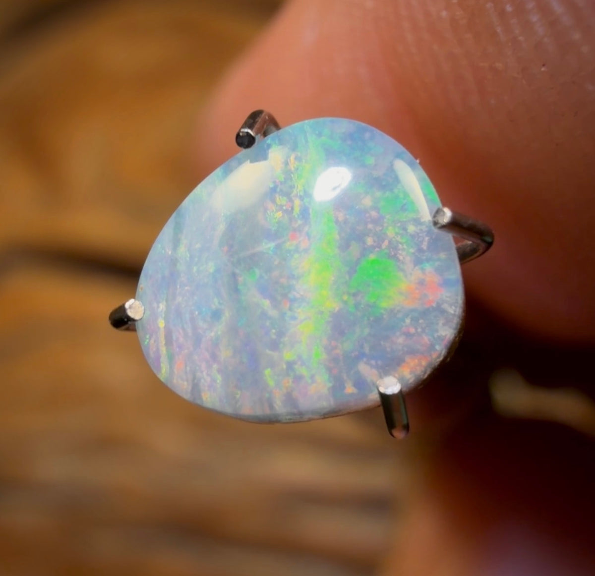 0.95cts - Queensland Boulder Seam Opal from Winton. Australian Opal BARGAIN