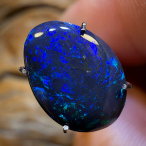 1.9cts - Lightning Ridge Black Opal
