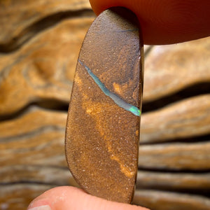 Bargain Card! 9.1cts - Australian Boulder Seam Opal from Winton