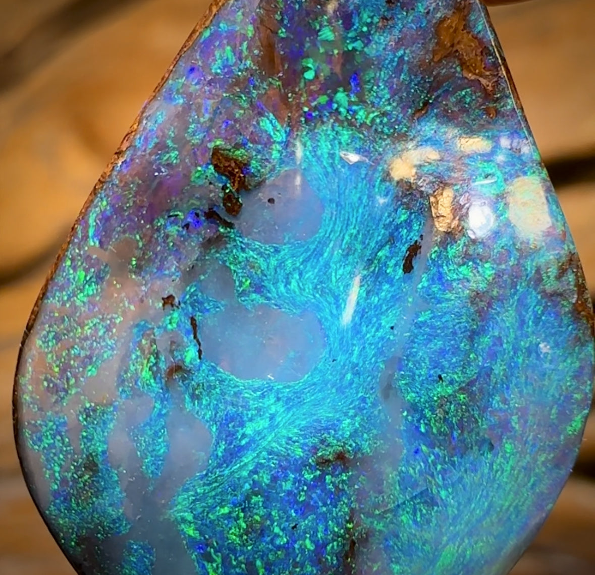 29.9cts - “Reef and Rocks” Gem Queensland Boulder Seam Opal. Reef Pattern!