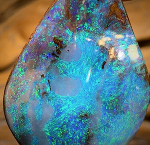 29.9cts - “Reef and Rocks” Gem Queensland Boulder Seam Opal. Reef Pattern!