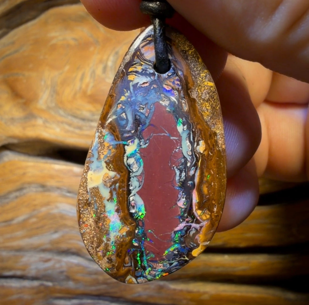 Collier en opale boulder du Queensland, style tribal, 38 x 21 mm