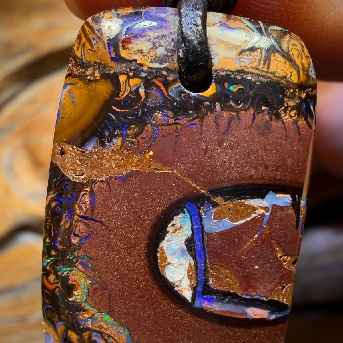 29 x 19mm - Gebohrter Stammes Queensland Boulder Opal Halskette