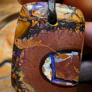 29 x 19mm - Gebohrter Stammes Queensland Boulder Opal Halskette