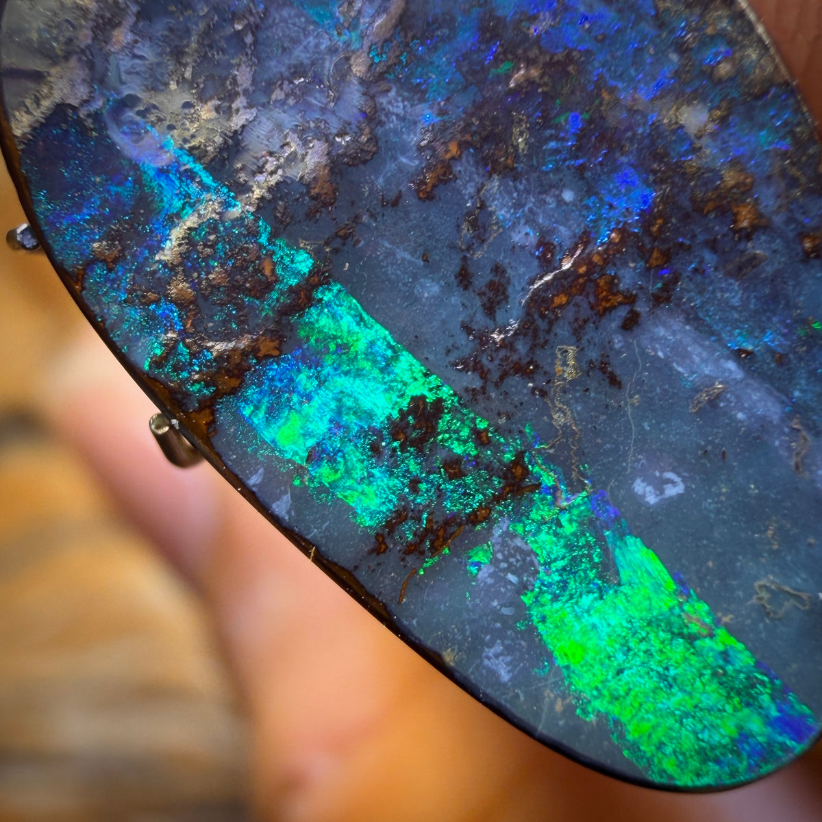 10 Karat - Australischer Boulder Seam Opal aus Winton