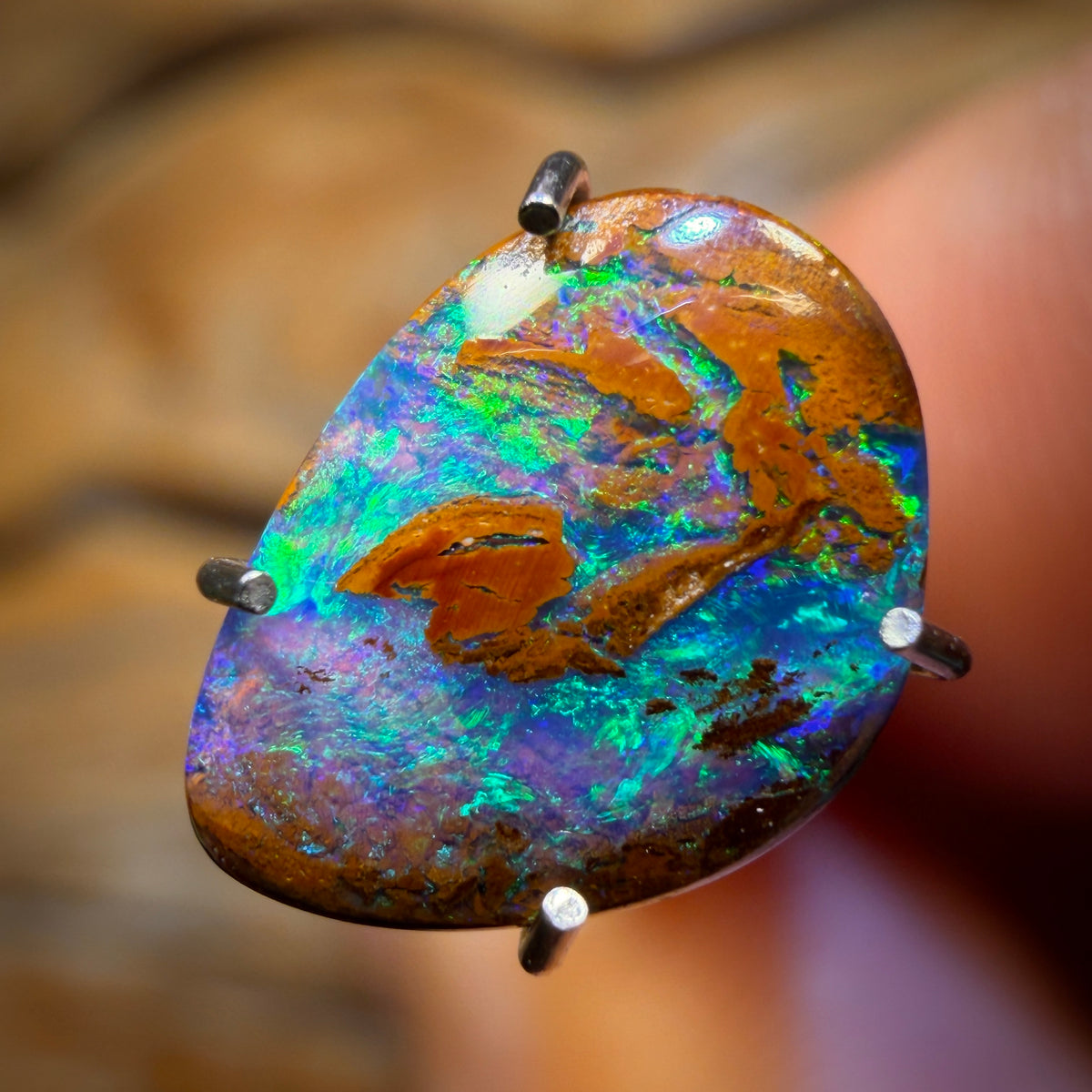1.4cts - Queensland Boulder Opal from Yowah. Reef Pattern