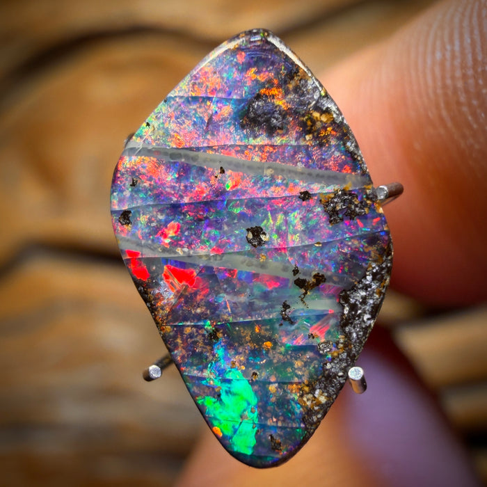Auction 3.8cts - Queensland Boulder Seam Opal