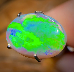 1.5cts - “Green flash 2”GEM Lightning Ridge Dark Opal