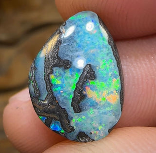 5,7 carats – Opale noire solide du Queensland Boulder