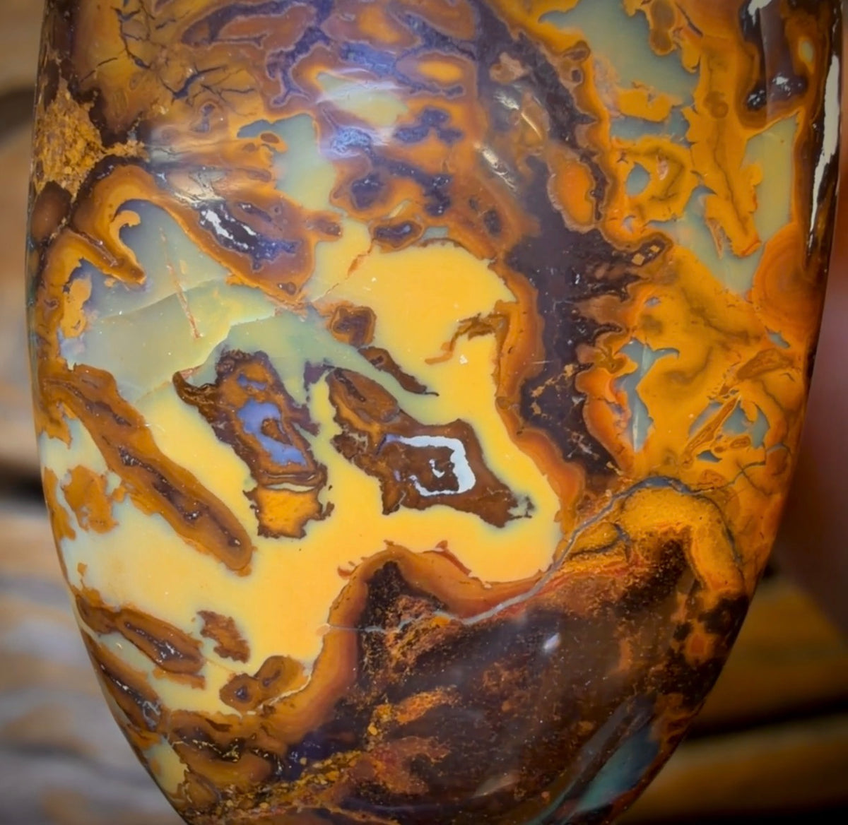 49 x 26 mm – Gebohrter Boulderopal-Anhänger mit umweltfreundlichem, veganem Kabel