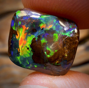 10.3cts - Queensland Boulder Seam Opal. Metallic Colours!